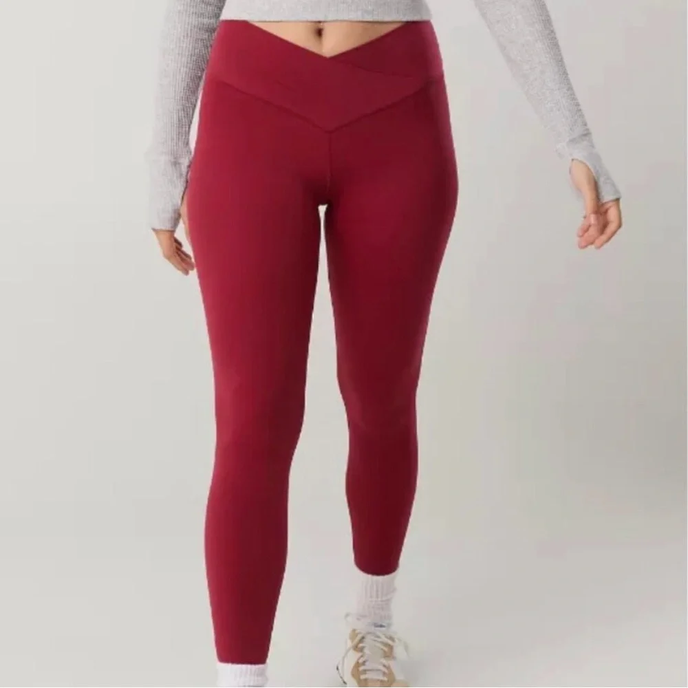 Aerie Cherry Tart Sports Bra and Crossover Leggings Set - Picture 2 of 6
